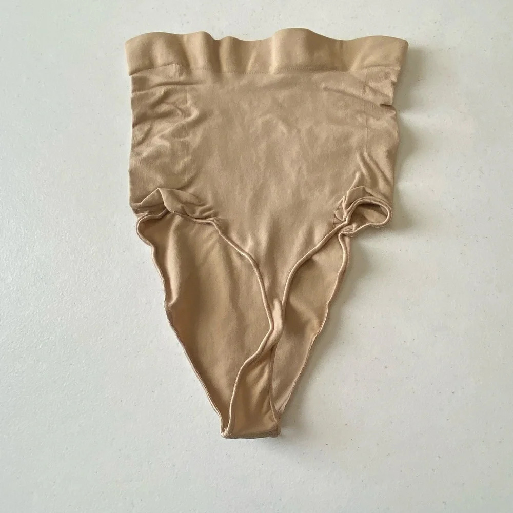 NEW SKIMS Seamless Sculpt High-Waisted Thong Clay Size L - Picture 2 of 8